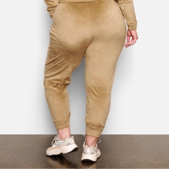 SKIMS Velour Track Pants Gold Womens size 2XL - Picture 2 of 9